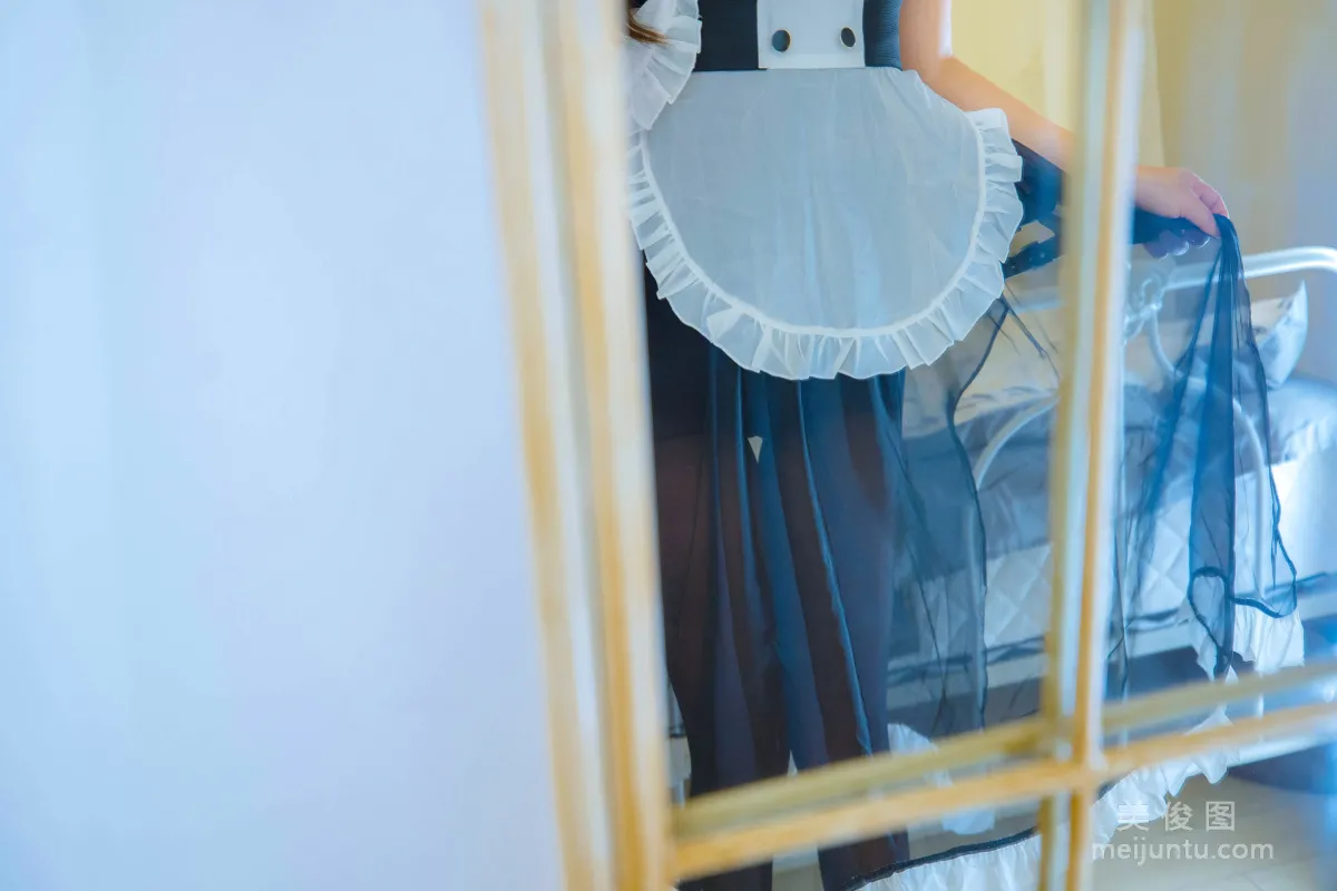 [Cosplay] 神楽坂真冬 おかえり - 黑絲美腳女仆 寫真集 46