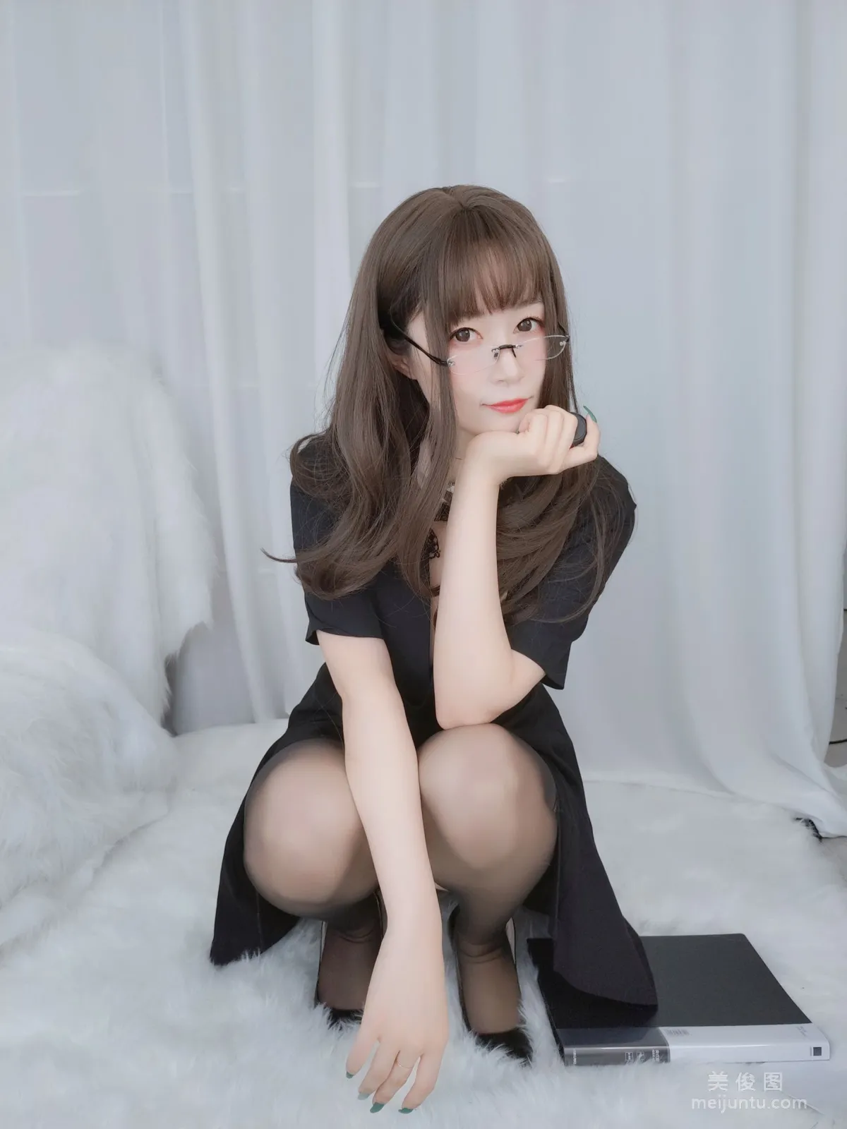[Cosplay] Coser小姐姐白銀 - OL下的内衣 寫真集 41