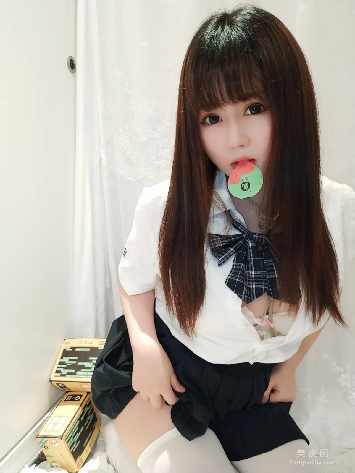 [Cosplay] 蜜桃少女是依醬呀 - JK捆綁 11