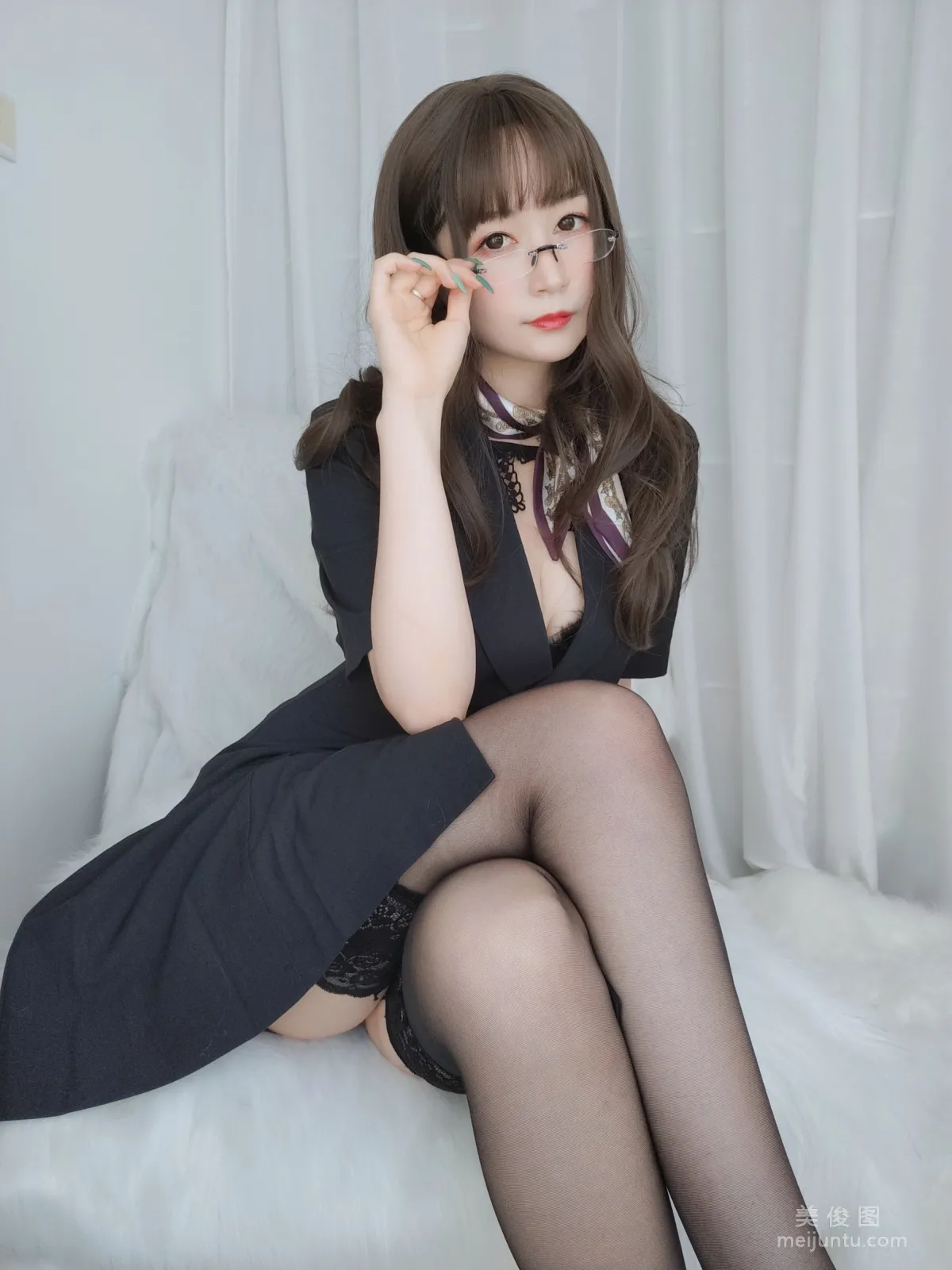 [Cosplay] Coser小姐姐白銀 - OL下的内衣 寫真集 10