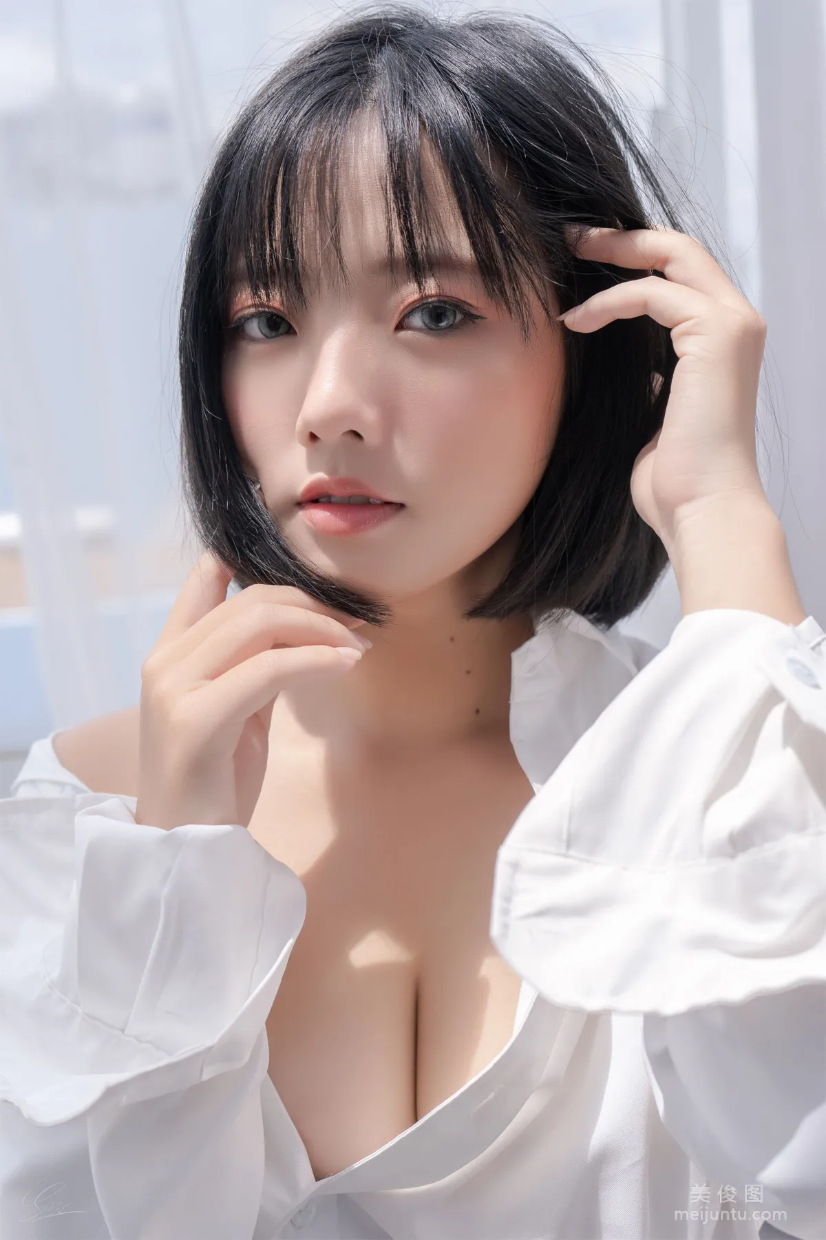 Messie Huang 《Boyfriend's shirt 》 寫真集 9