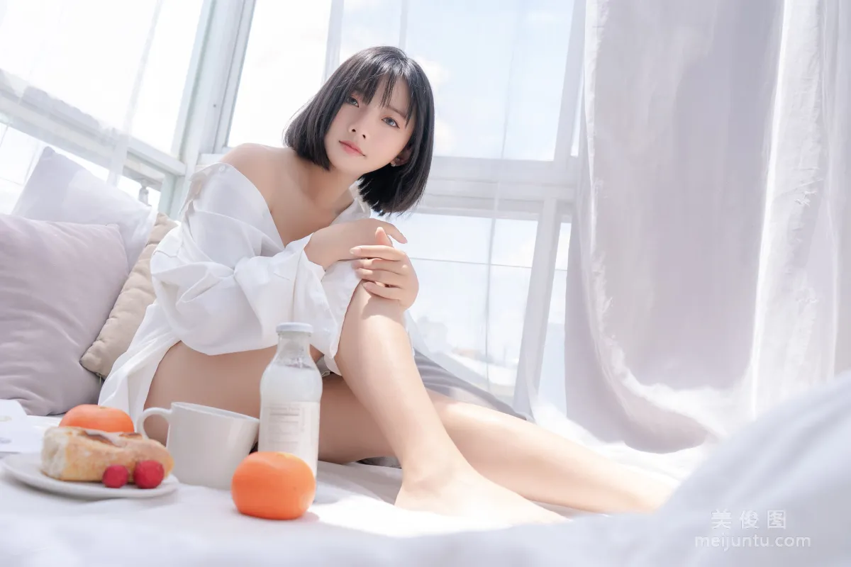 Messie Huang 《Boyfriend's shirt 》 寫真集 3