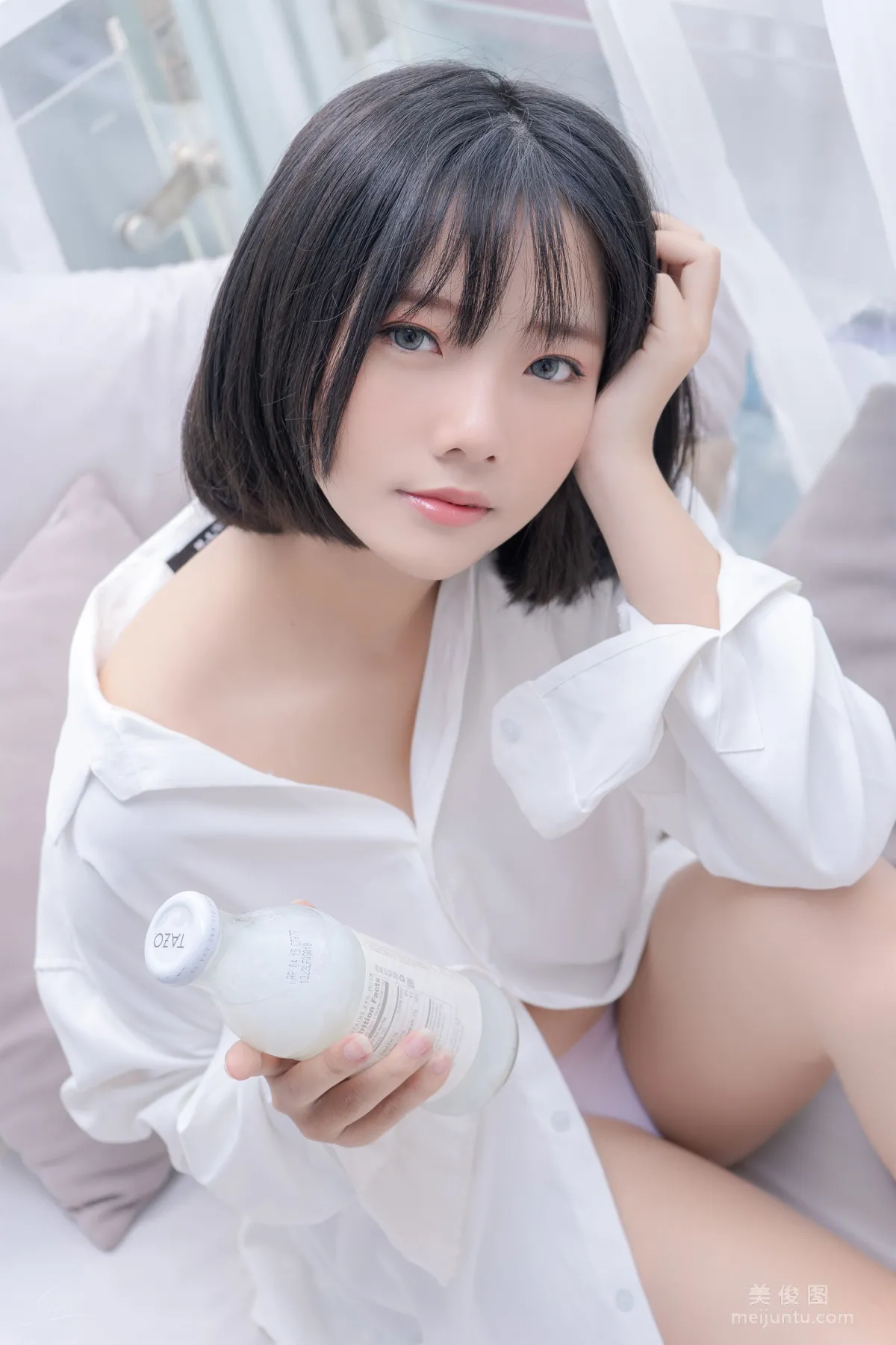 Messie Huang 《Boyfriend's shirt 》 寫真集 23