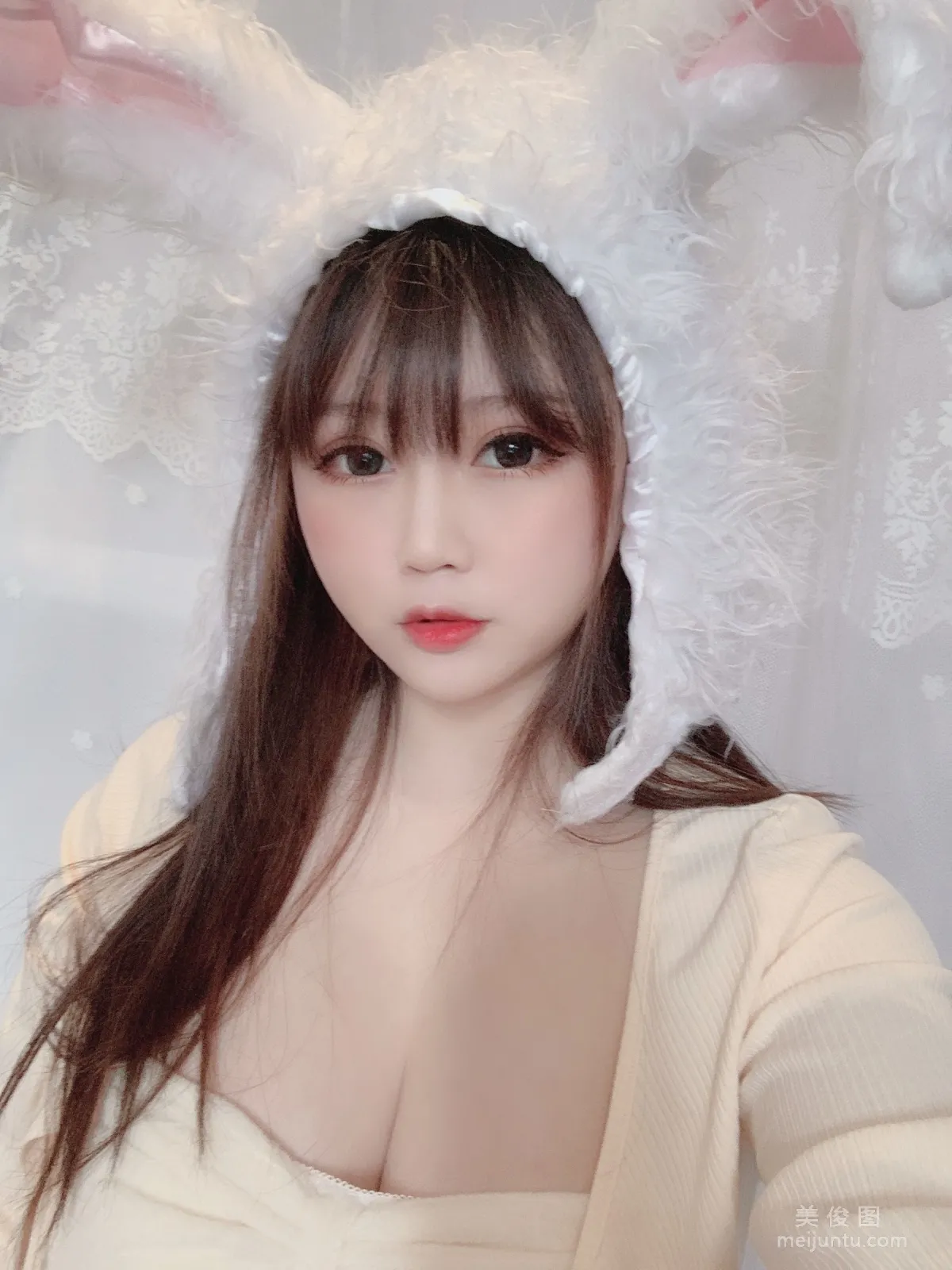 [網紅COSER] 蜜桃少女是依醬呀 - 小白兔 寫真集 22