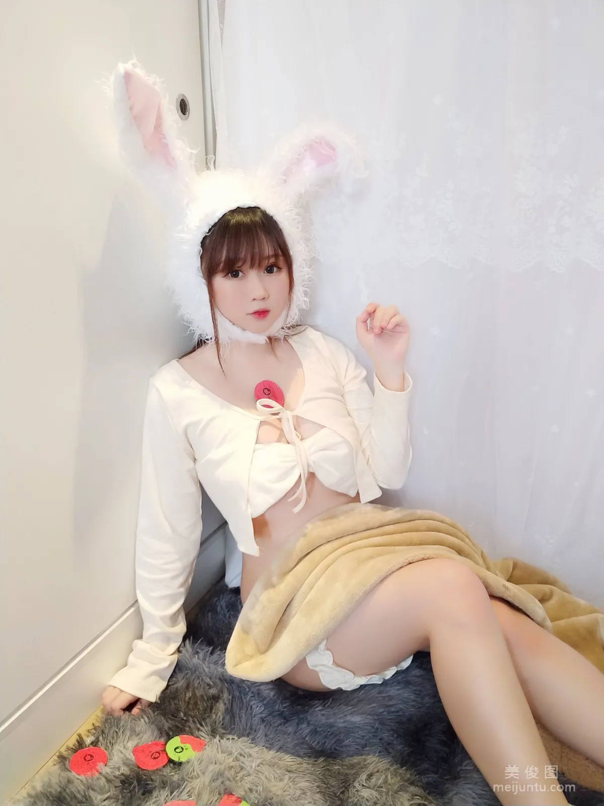 [網紅COSER] 蜜桃少女是依醬呀 - 小白兔 寫真集 3