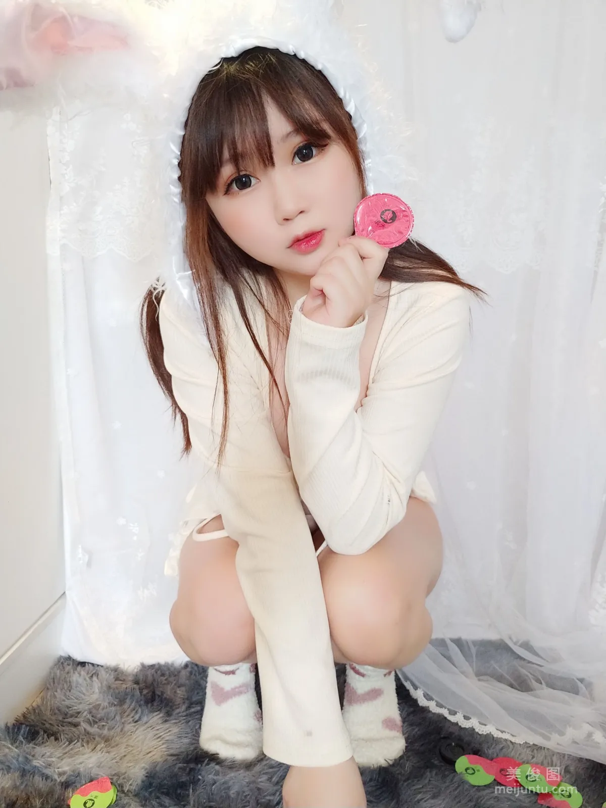 [網紅COSER] 蜜桃少女是依醬呀 - 小白兔 寫真集 8