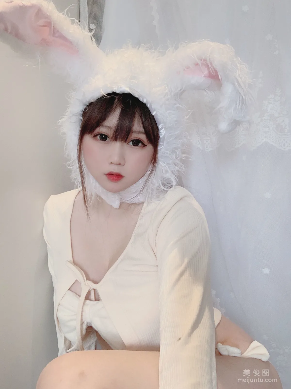 [網紅COSER] 蜜桃少女是依醬呀 - 小白兔 寫真集 20