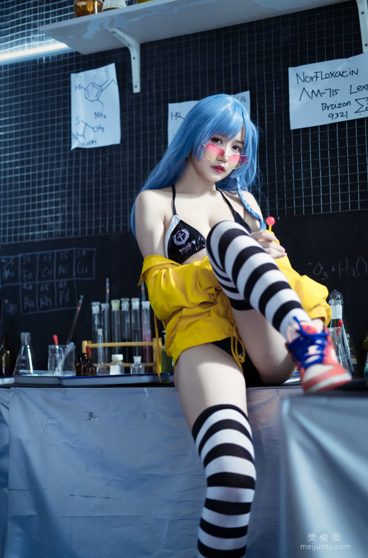[網紅COSER] 動漫博主小倉千代w - 艦長 寫真集 10