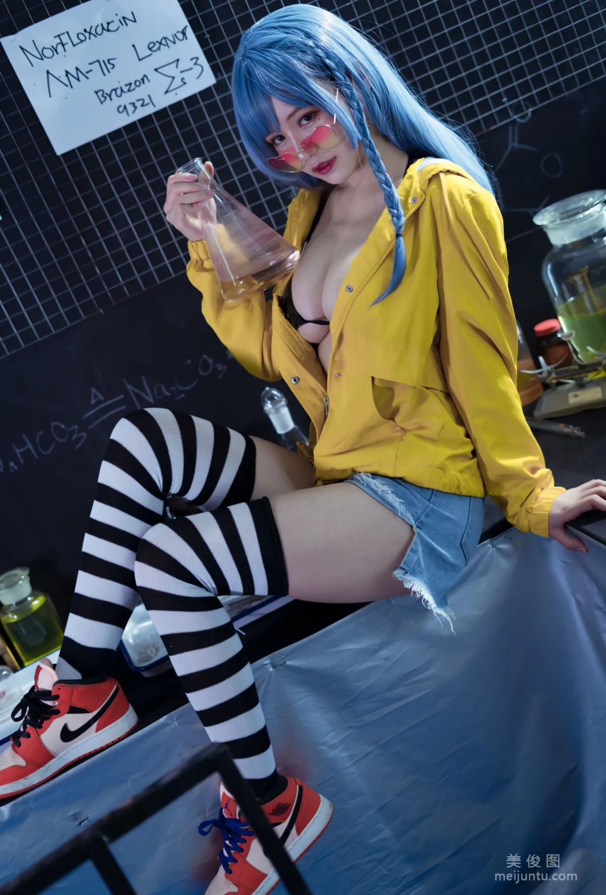 [網紅COSER] 動漫博主小倉千代w - 艦長 寫真集 20