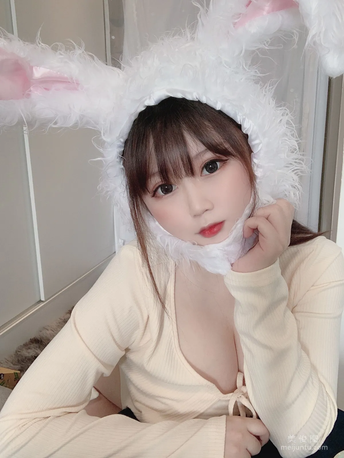 [網紅COSER] 蜜桃少女是依醬呀 - 小白兔 寫真集 23