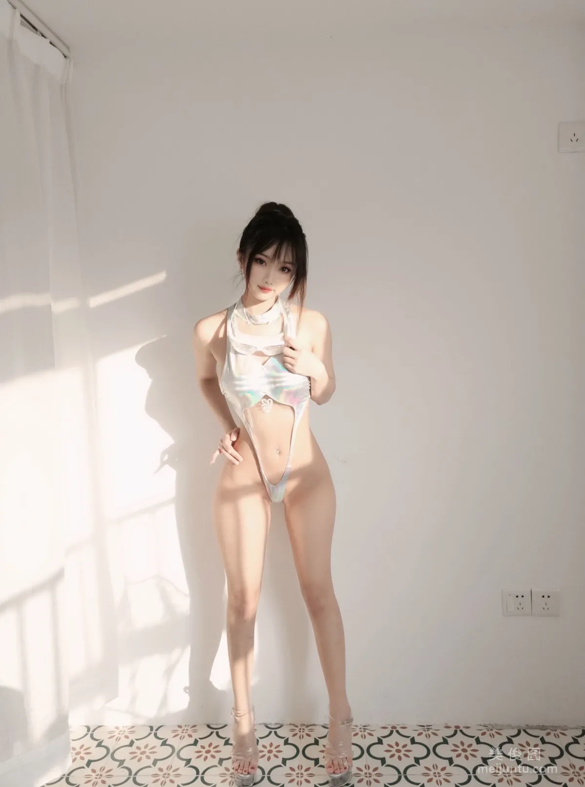[网红COSER] 白嫩美少女鬼畜瑶 - 镭射竞泳 写真集21