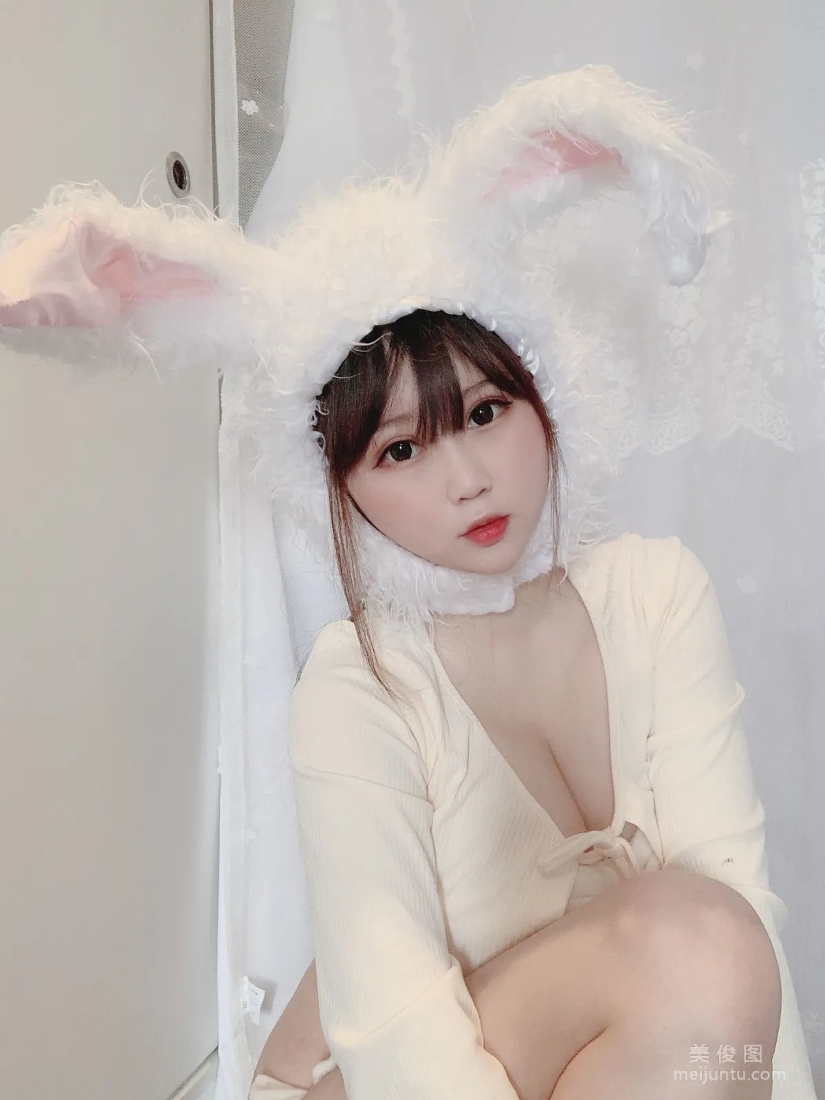 [網紅COSER] 蜜桃少女是依醬呀 - 小白兔 寫真集 24