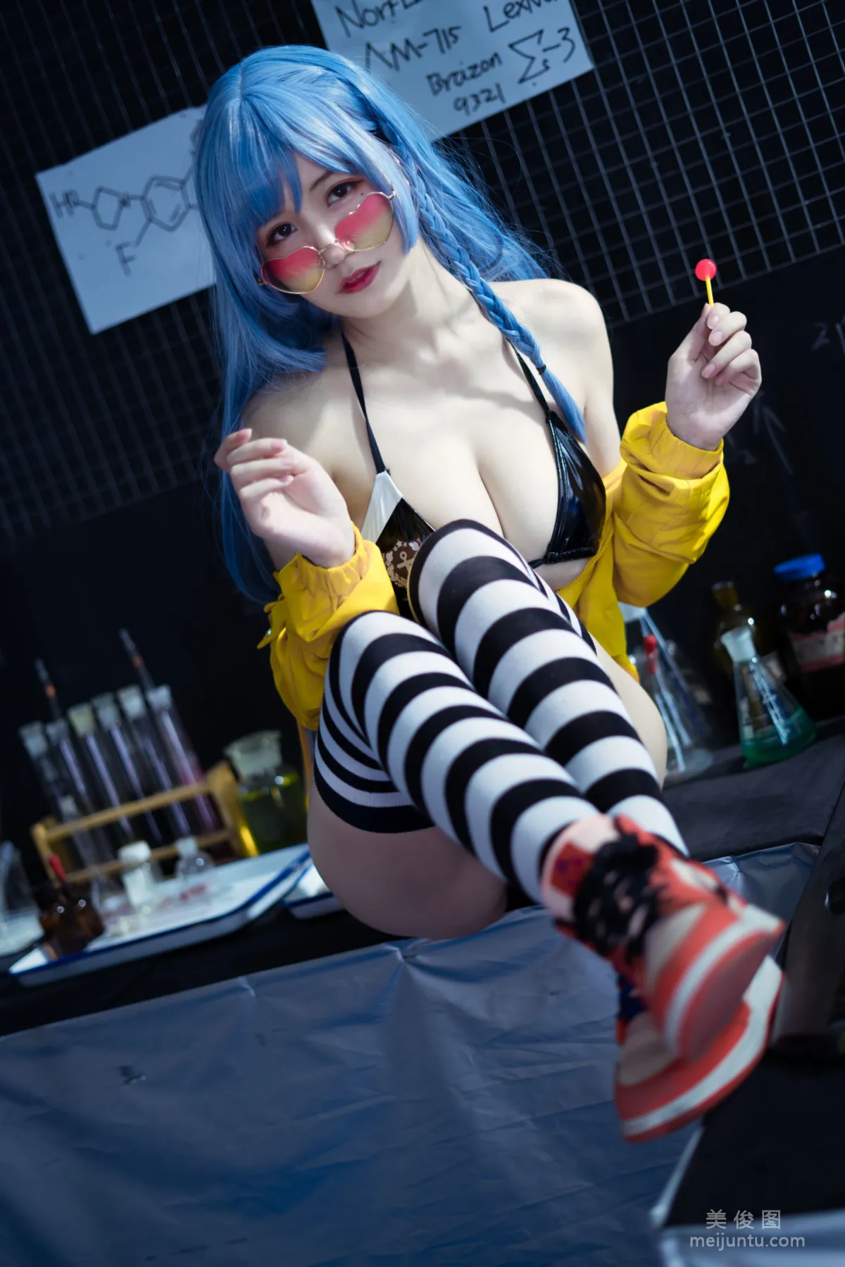 [網紅COSER] 動漫博主小倉千代w - 艦長 寫真集 32
