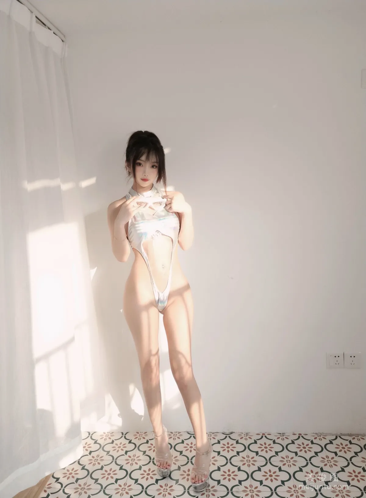 [网红COSER] 白嫩美少女鬼畜瑶 - 镭射竞泳 写真集12