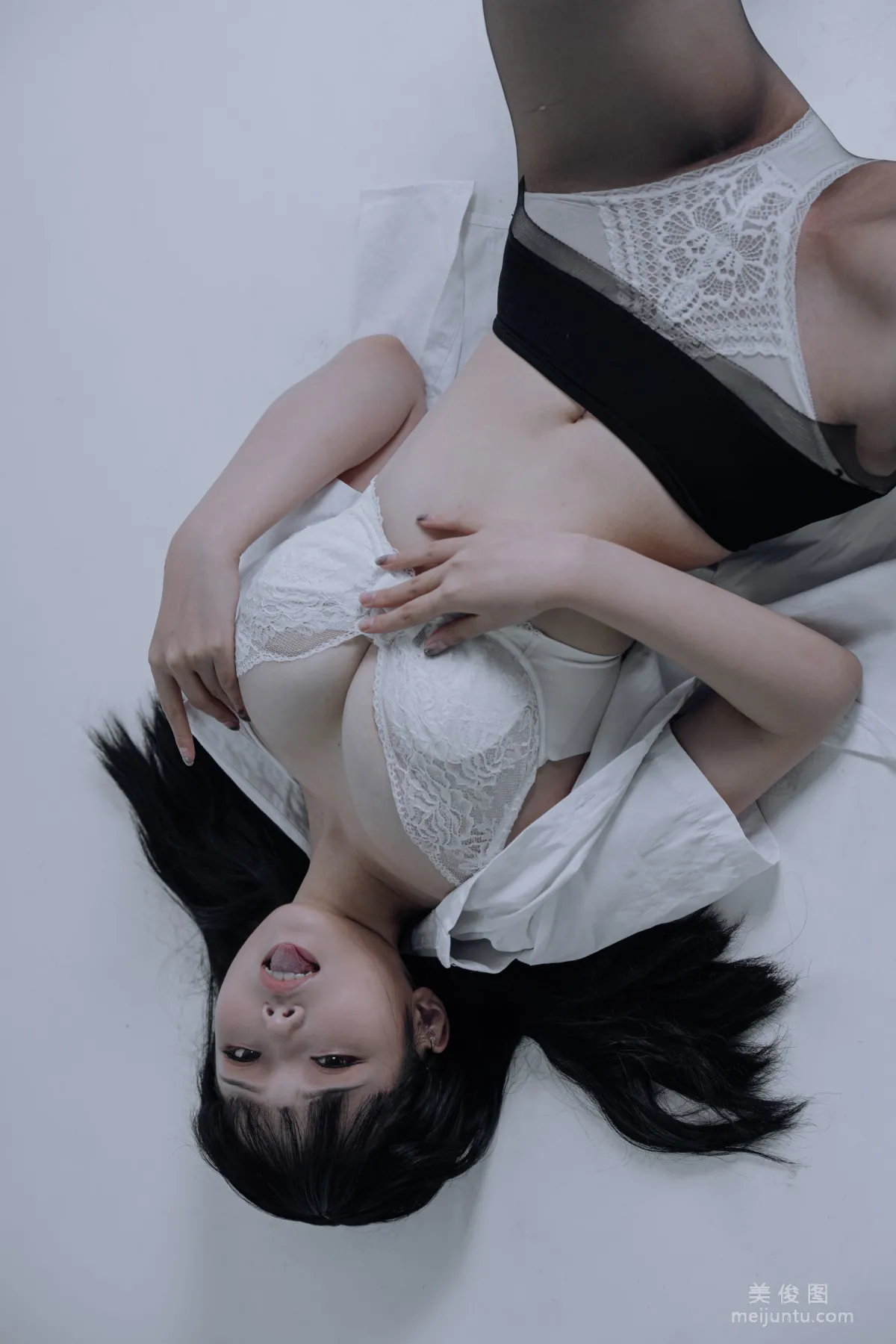 [網紅COSER] 七月喵子 - JK黑絲 寫真集 7