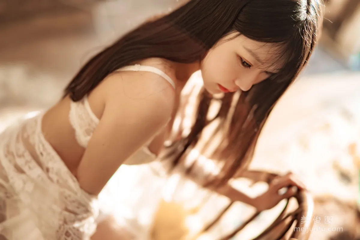 [網紅COSER] 香草喵露露 - 室内白色蕾絲 寫真集 19