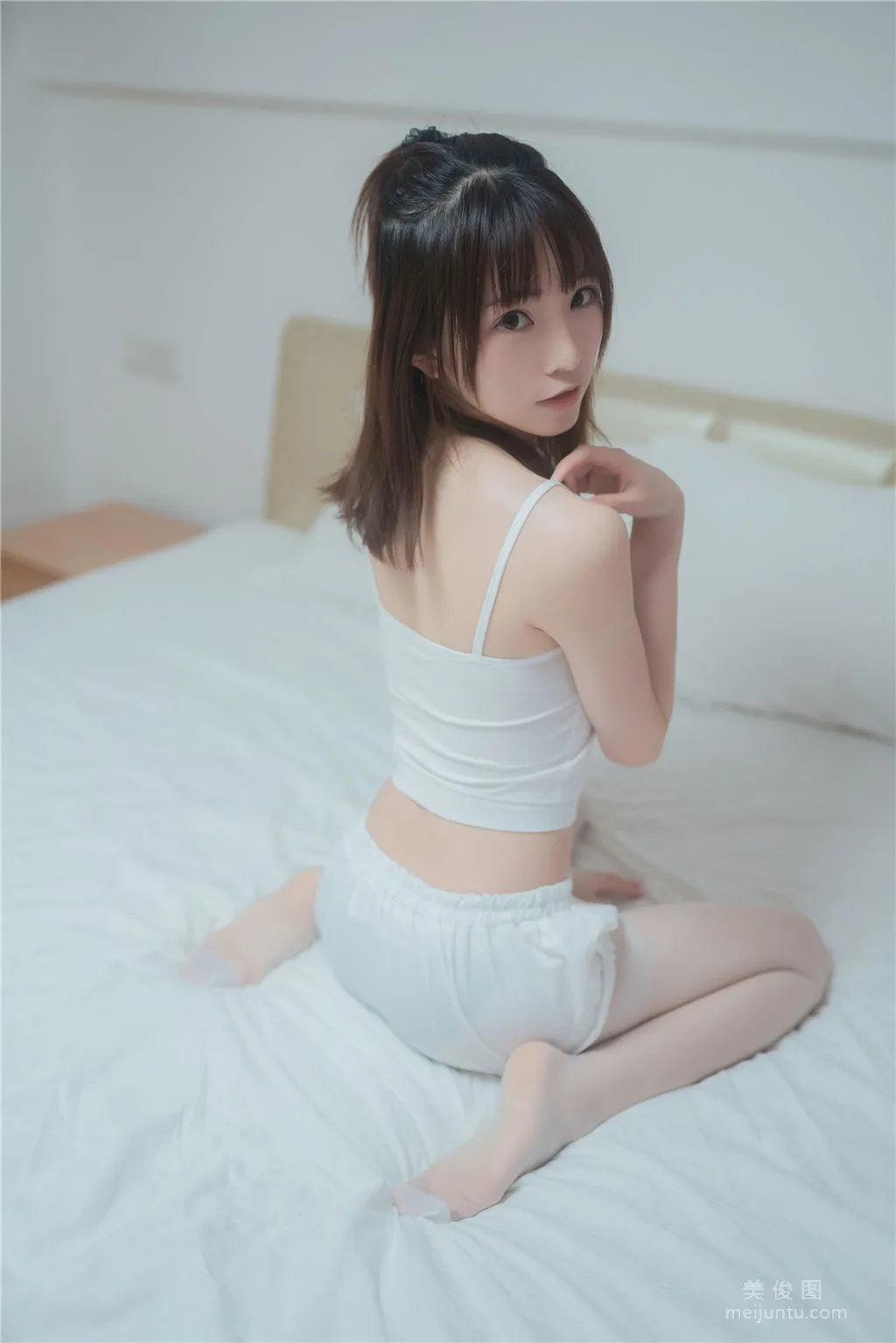 [網紅COSER] Kitaro_绮太郎 - 白絲套裝 寫真集 22