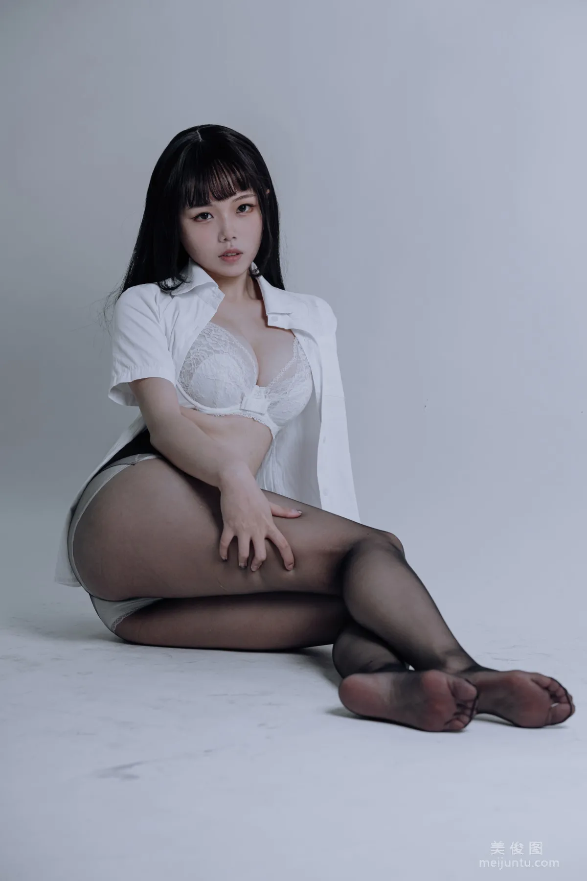 [網紅COSER] 七月喵子 - JK黑絲 寫真集 19