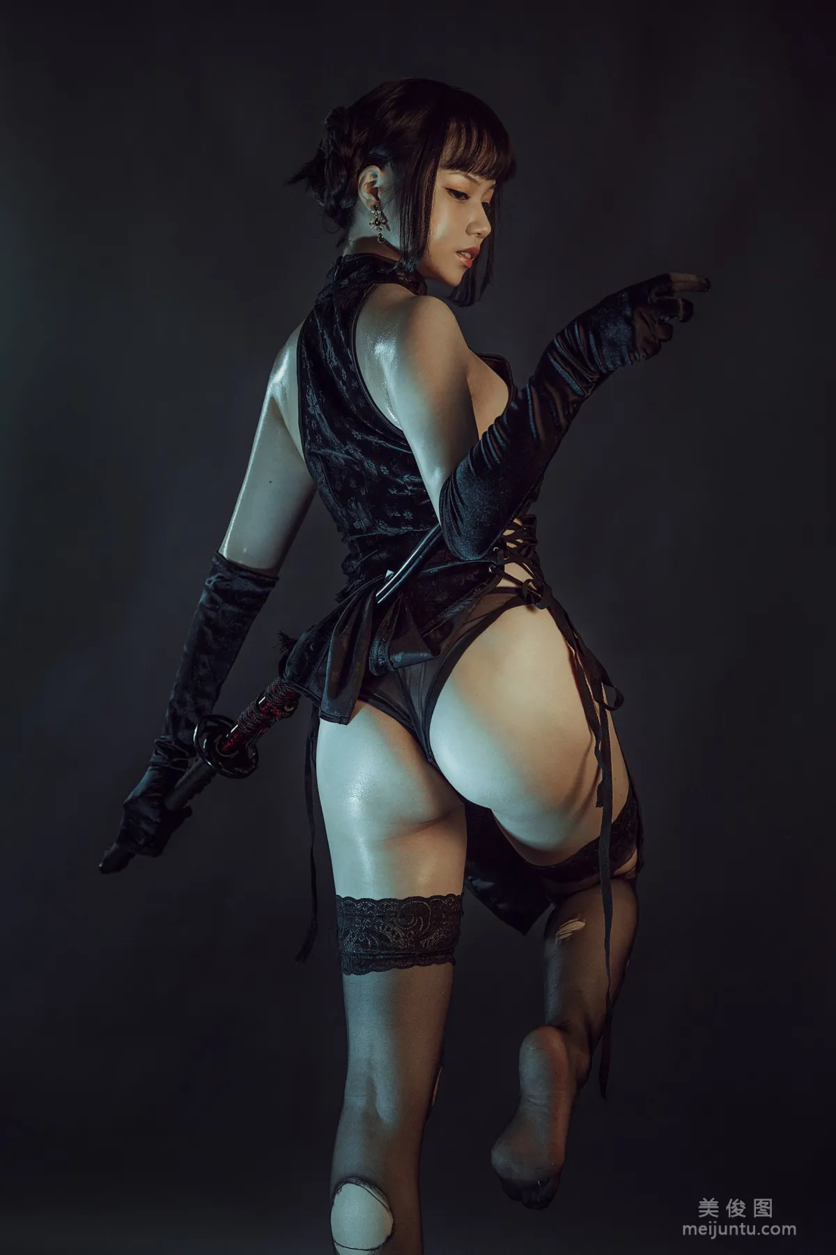 [網紅COSER] 七月喵子 - 黑旗袍 寫真集 22