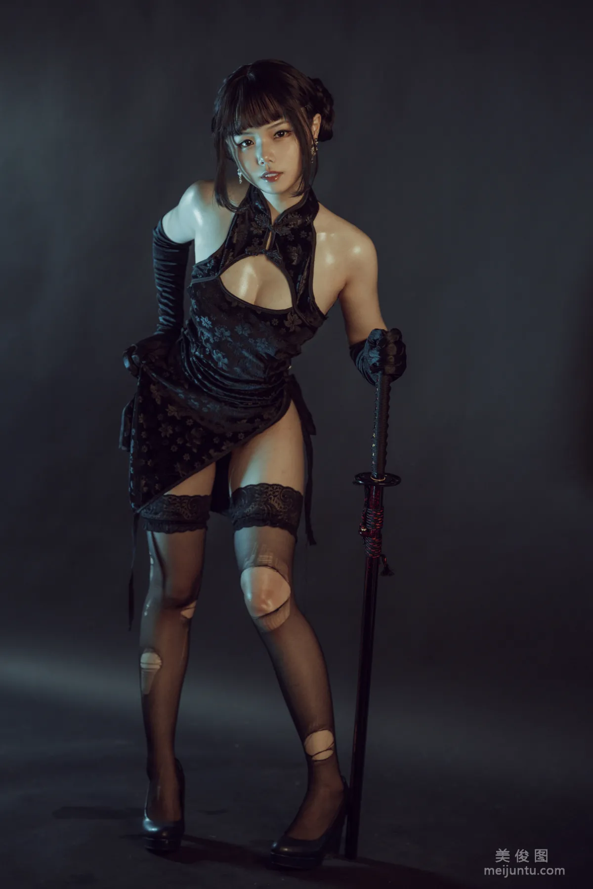 [網紅COSER] 七月喵子 - 黑旗袍 寫真集 16