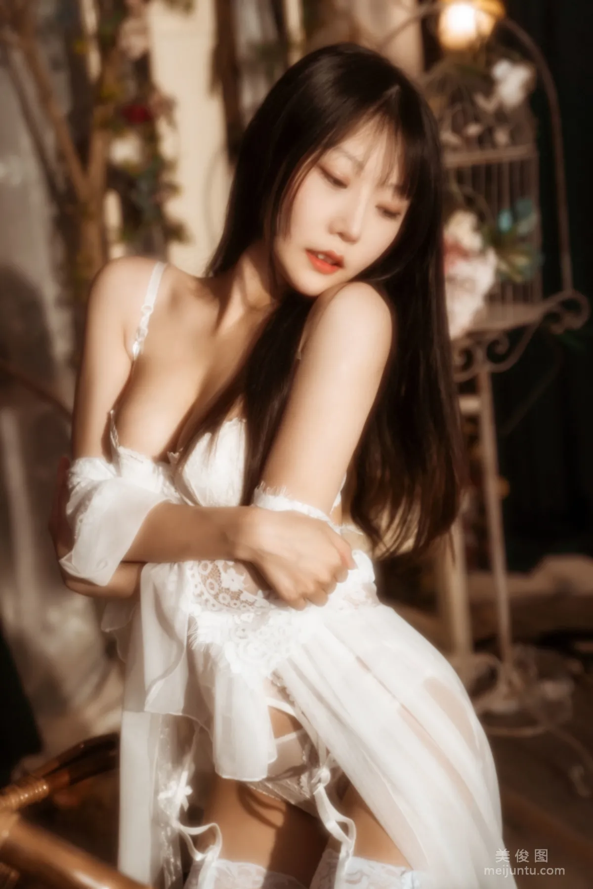 [網紅COSER] 香草喵露露 - 室内白色蕾絲 寫真集 55