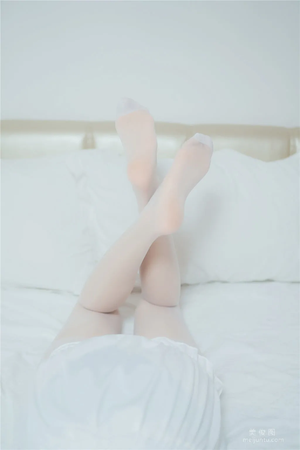 [網紅COSER] Kitaro_绮太郎 - 白絲套裝 寫真集 41