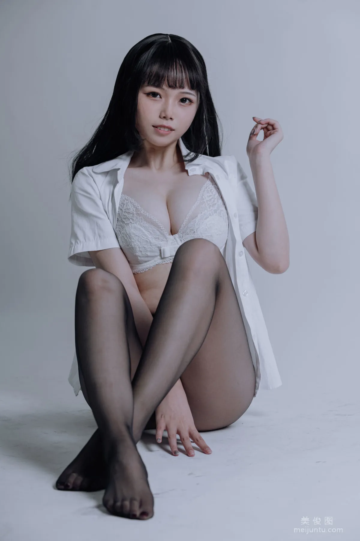 [網紅COSER] 七月喵子 - JK黑絲 寫真集 29