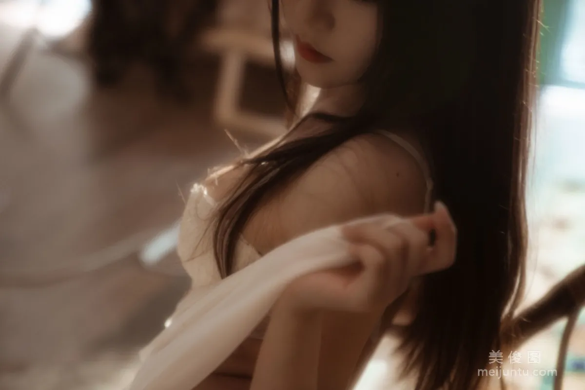 [網紅COSER] 香草喵露露 - 室内白色蕾絲 寫真集 60