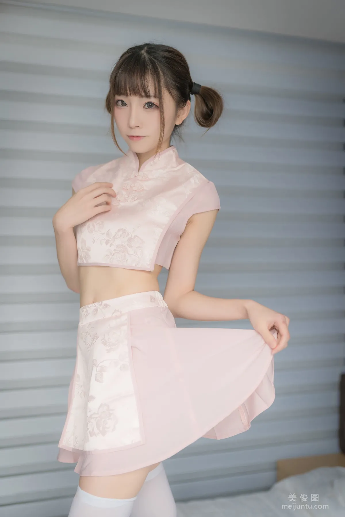 [网红COSER] Kitaro_绮太郎 - 粉色团子 写真集1