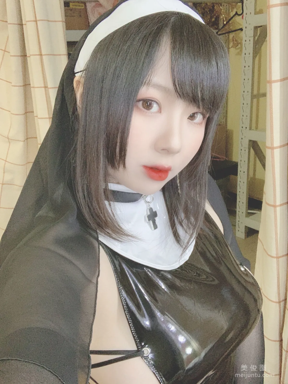 [網紅COSER] 皮皮奶可可愛了啦 - 系帶修女 寫真集 11