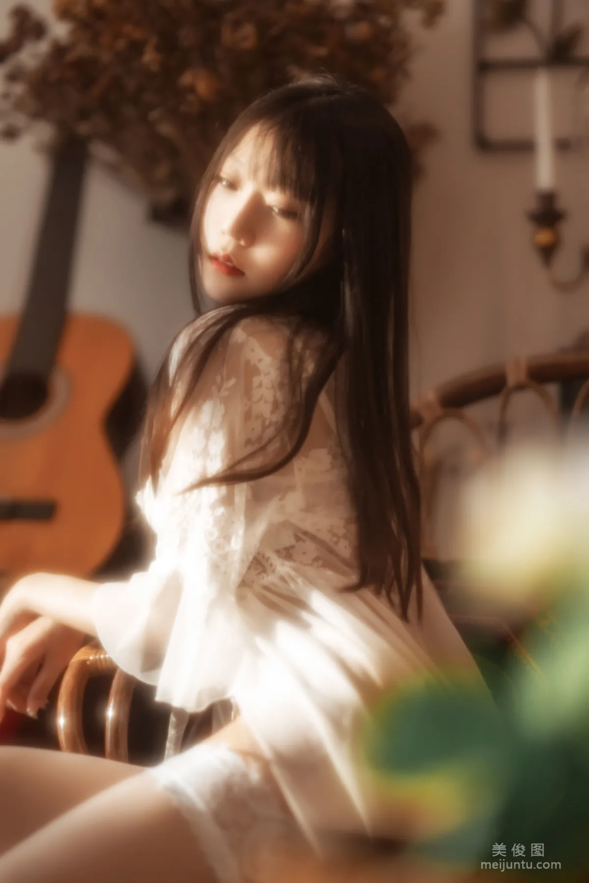 [網紅COSER] 香草喵露露 - 室内白色蕾絲 寫真集 28