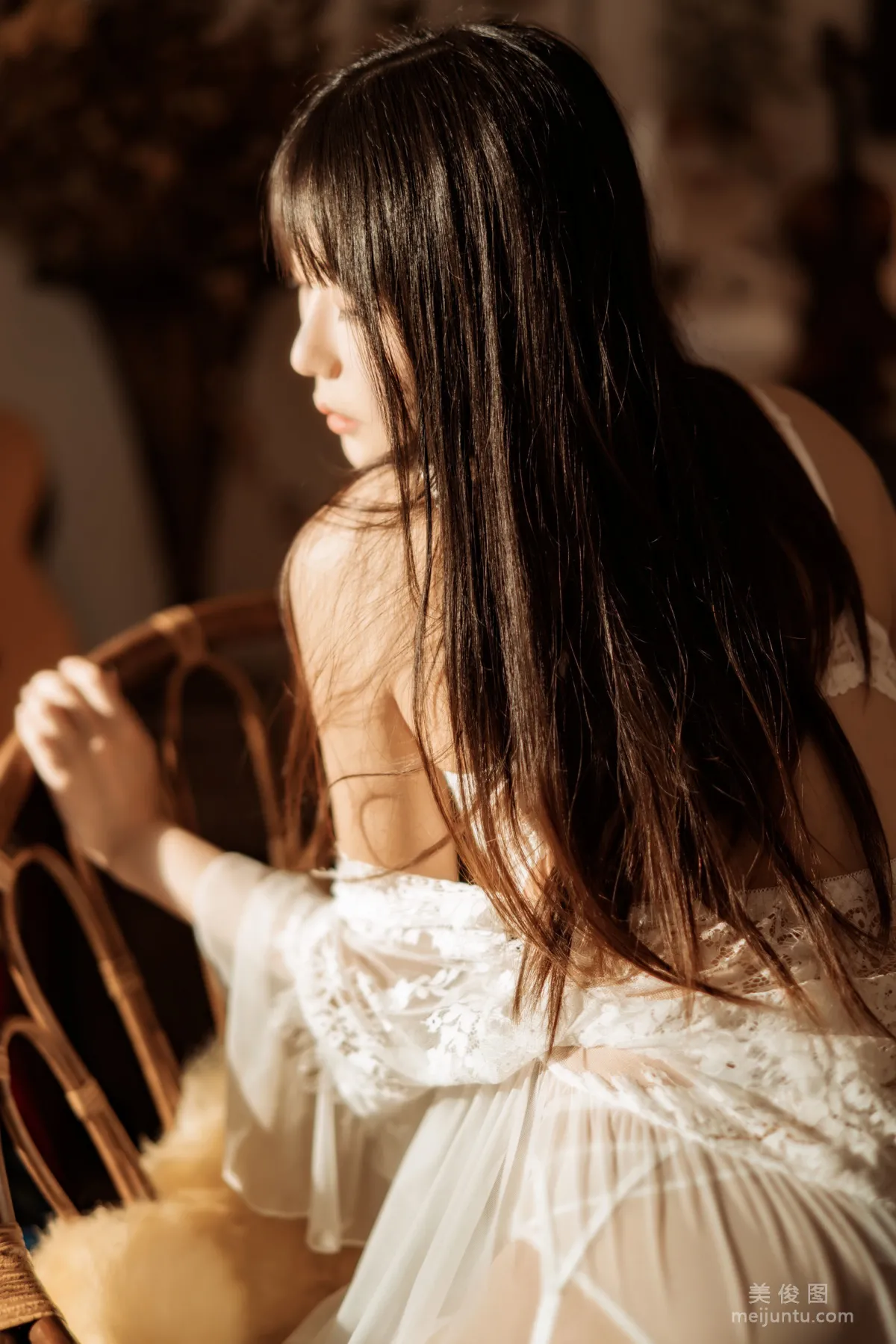 [網紅COSER] 香草喵露露 - 室内白色蕾絲 寫真集 18
