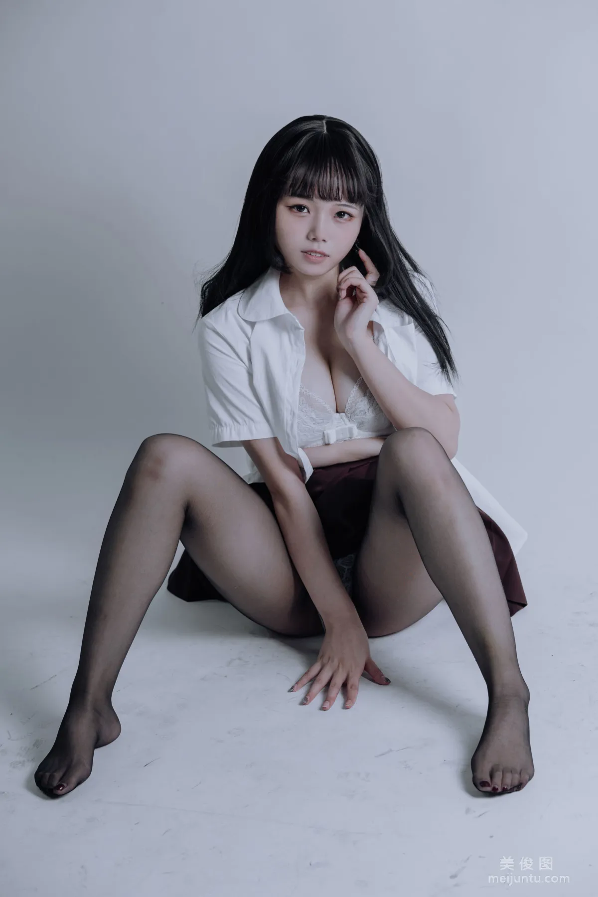 [網紅COSER] 七月喵子 - JK黑絲 寫真集 17