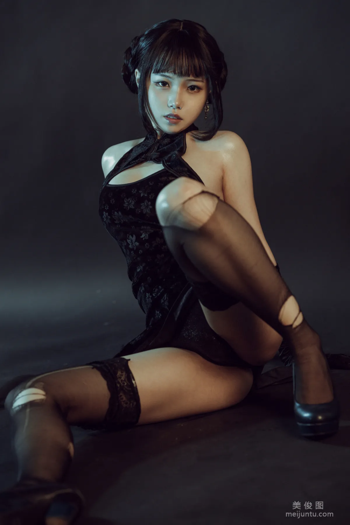 [網紅COSER] 七月喵子 - 黑旗袍 寫真集 12
