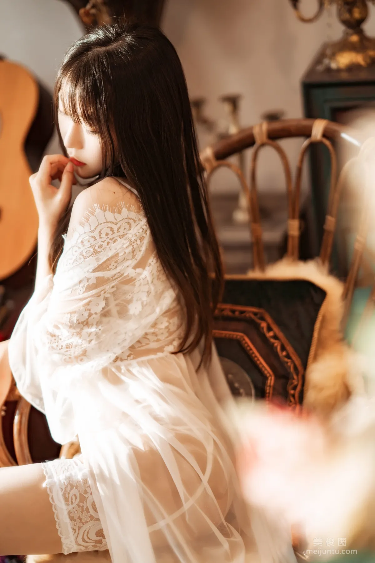 [網紅COSER] 香草喵露露 - 室内白色蕾絲 寫真集 34
