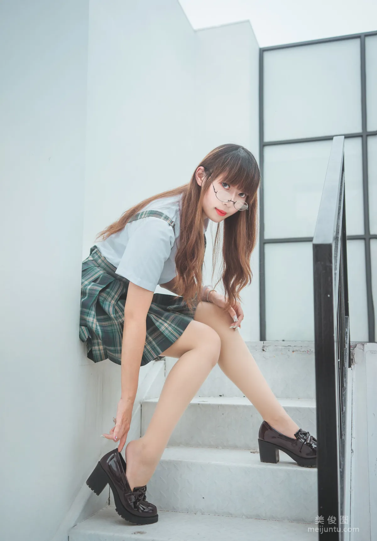 [網紅COSER] 動漫博主Money冷冷 - JK 寫真集 9