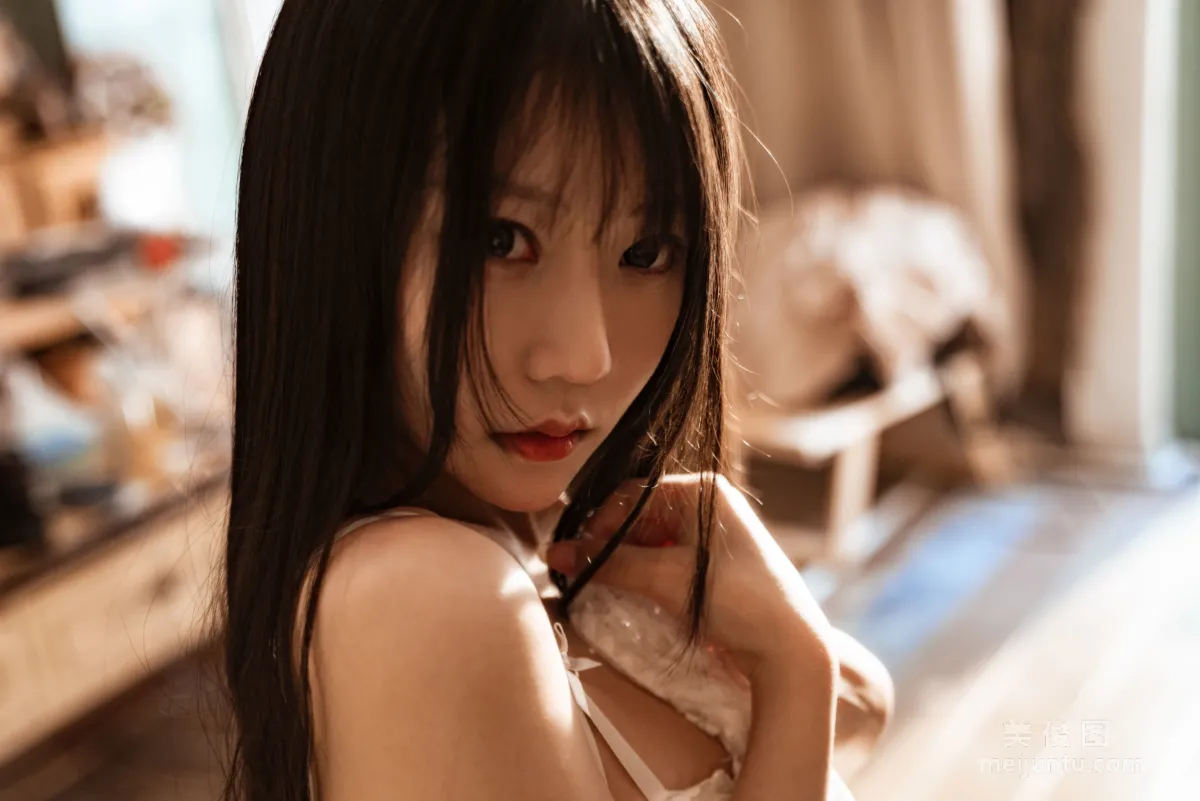 [網紅COSER] 香草喵露露 - 室内白色蕾絲 寫真集 62