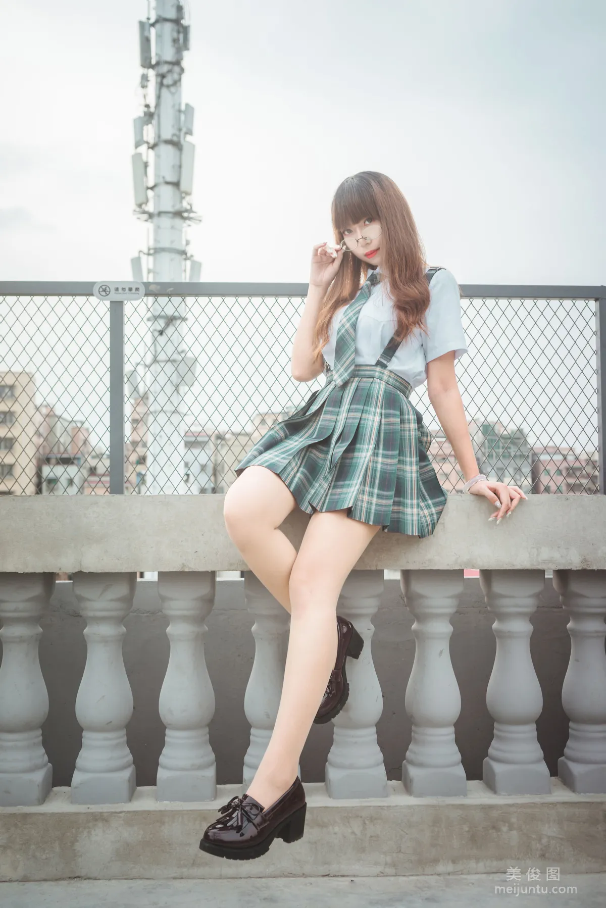 [網紅COSER] 動漫博主Money冷冷 - JK 寫真集 8