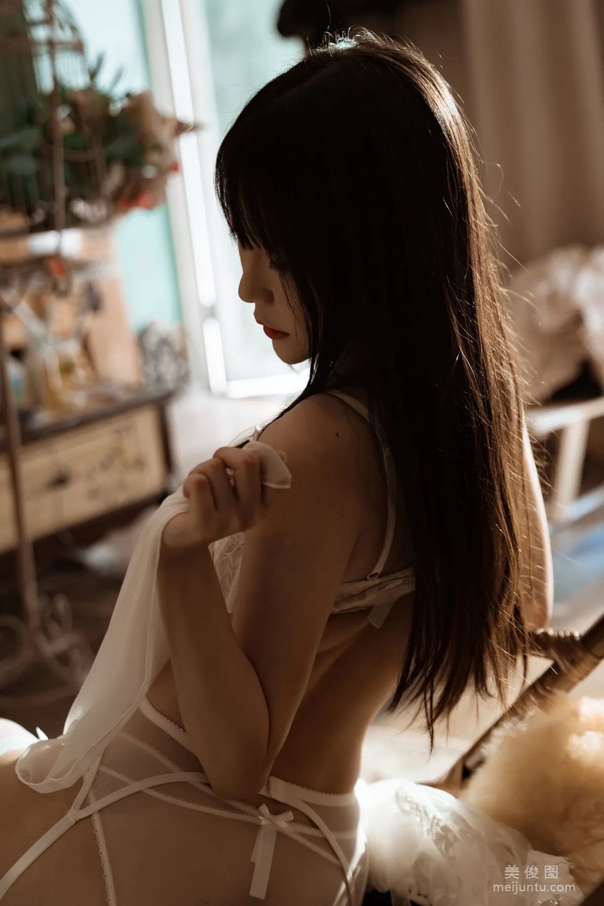 [網紅COSER] 香草喵露露 - 室内白色蕾絲 寫真集 41