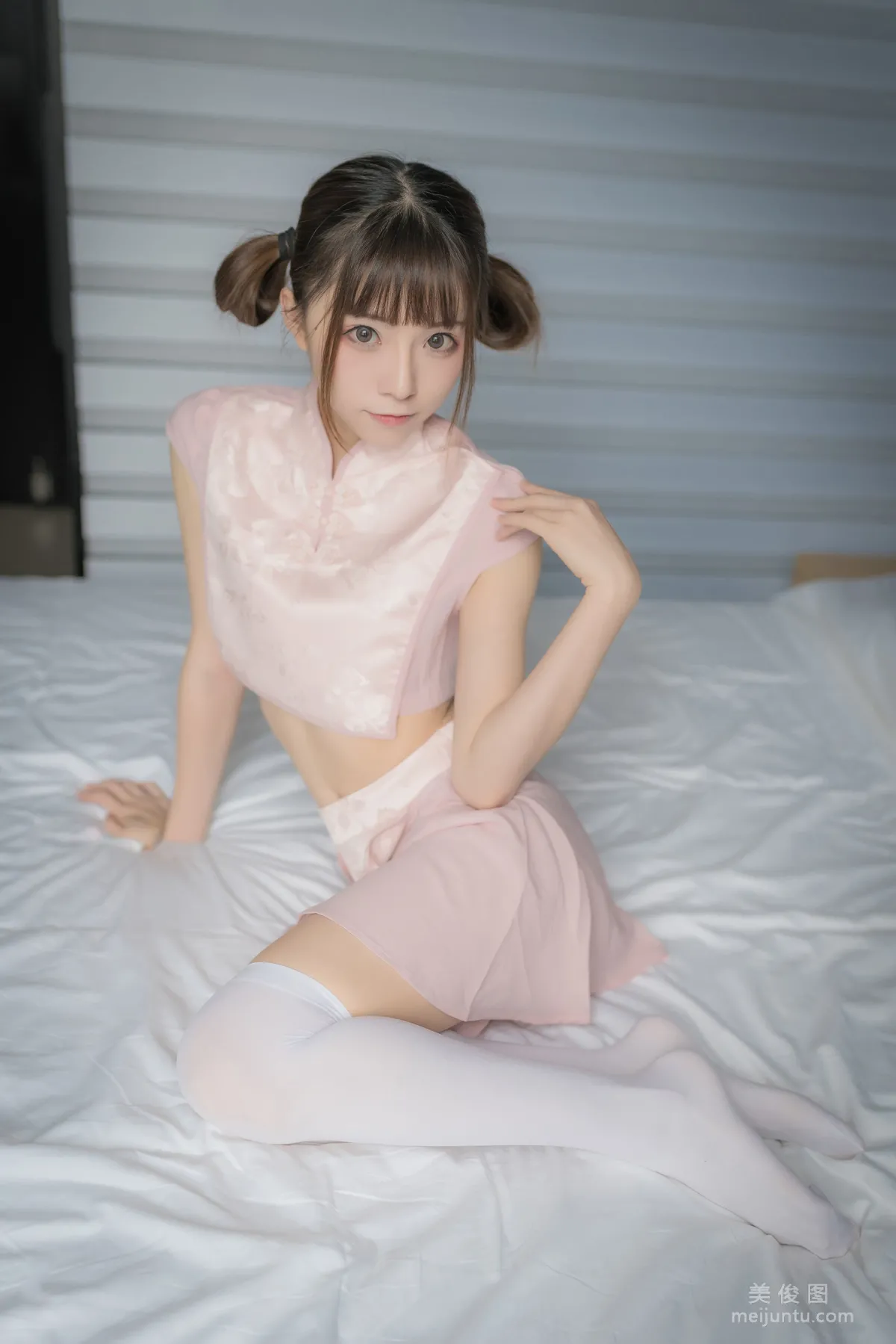 [網紅COSER] Kitaro_绮太郎 - 粉色團子 寫真集 26