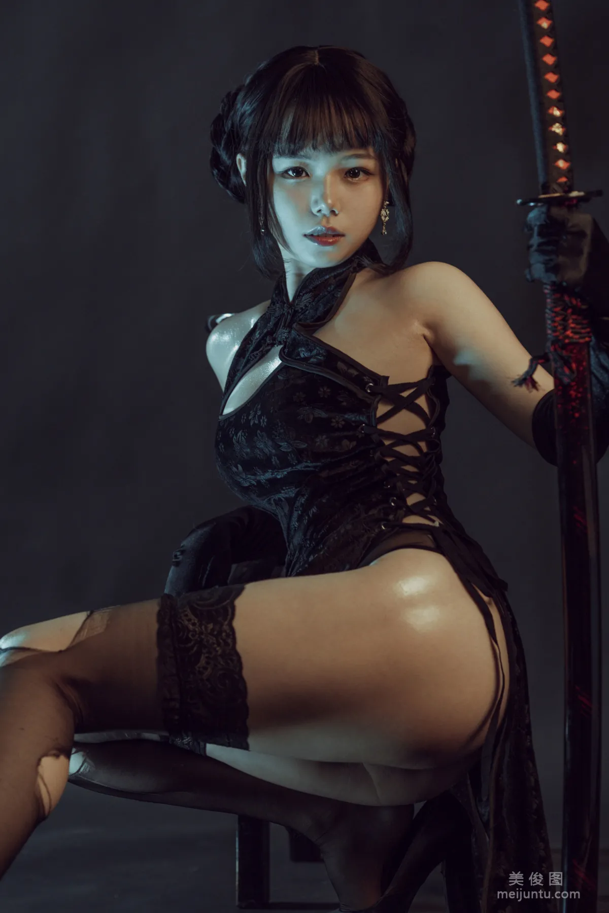 [網紅COSER] 七月喵子 - 黑旗袍 寫真集 15