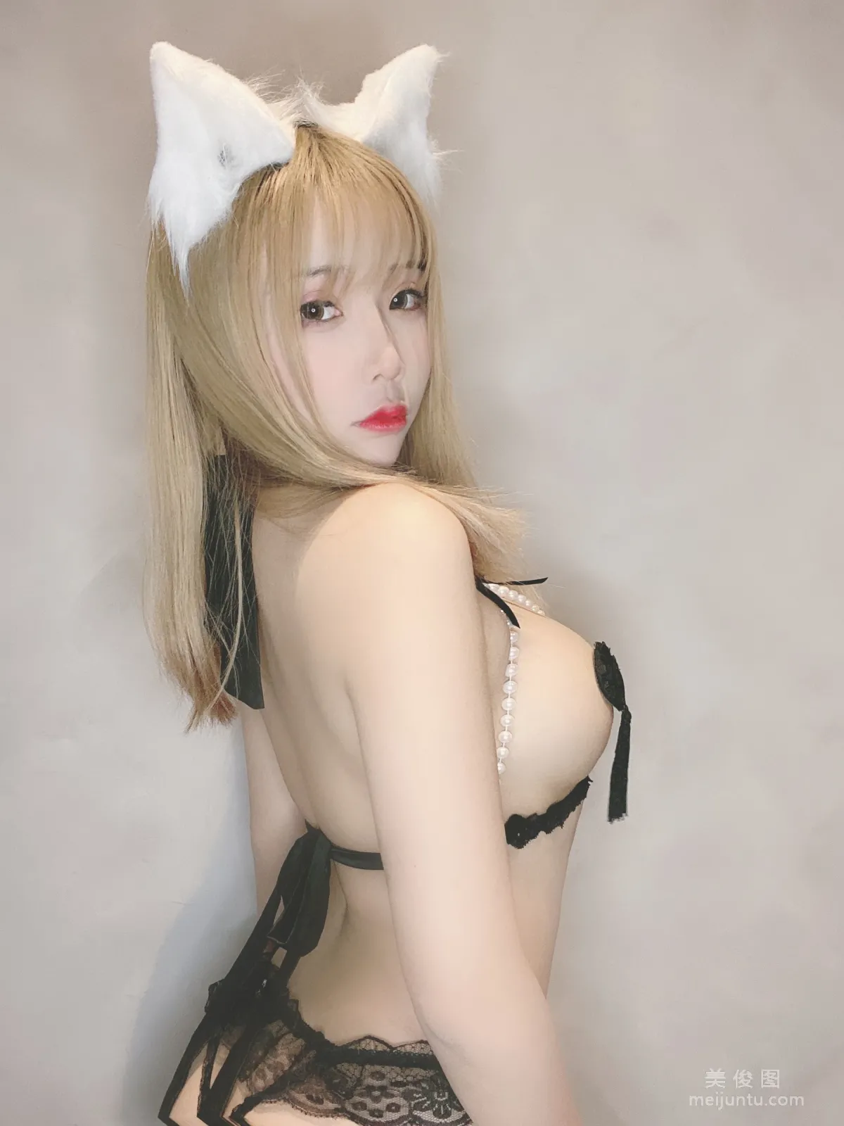 [網紅COSER] 二次元妹子抱走莫子aa - 小尾巴自拍 寫真集 21