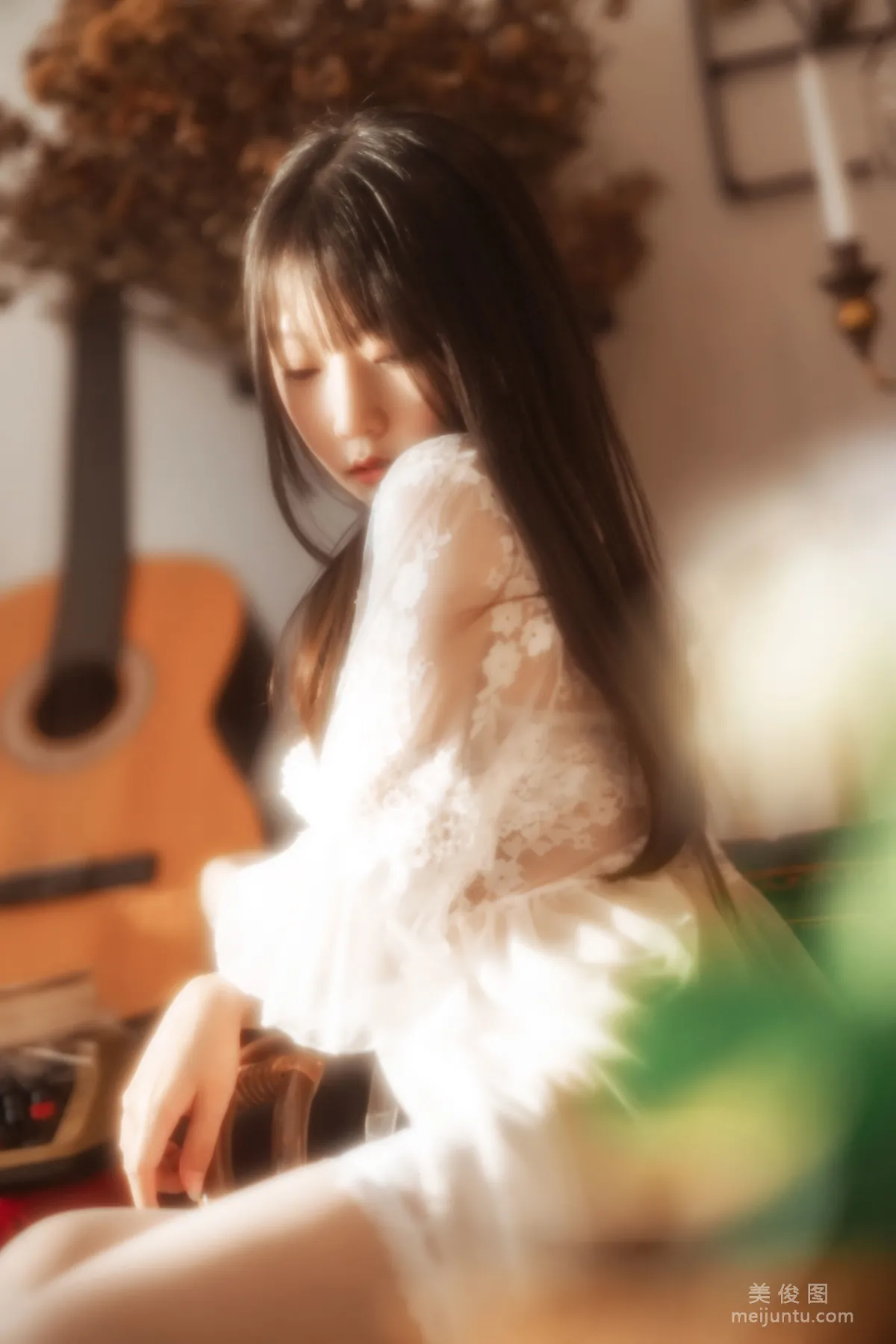 [網紅COSER] 香草喵露露 - 室内白色蕾絲 寫真集 24