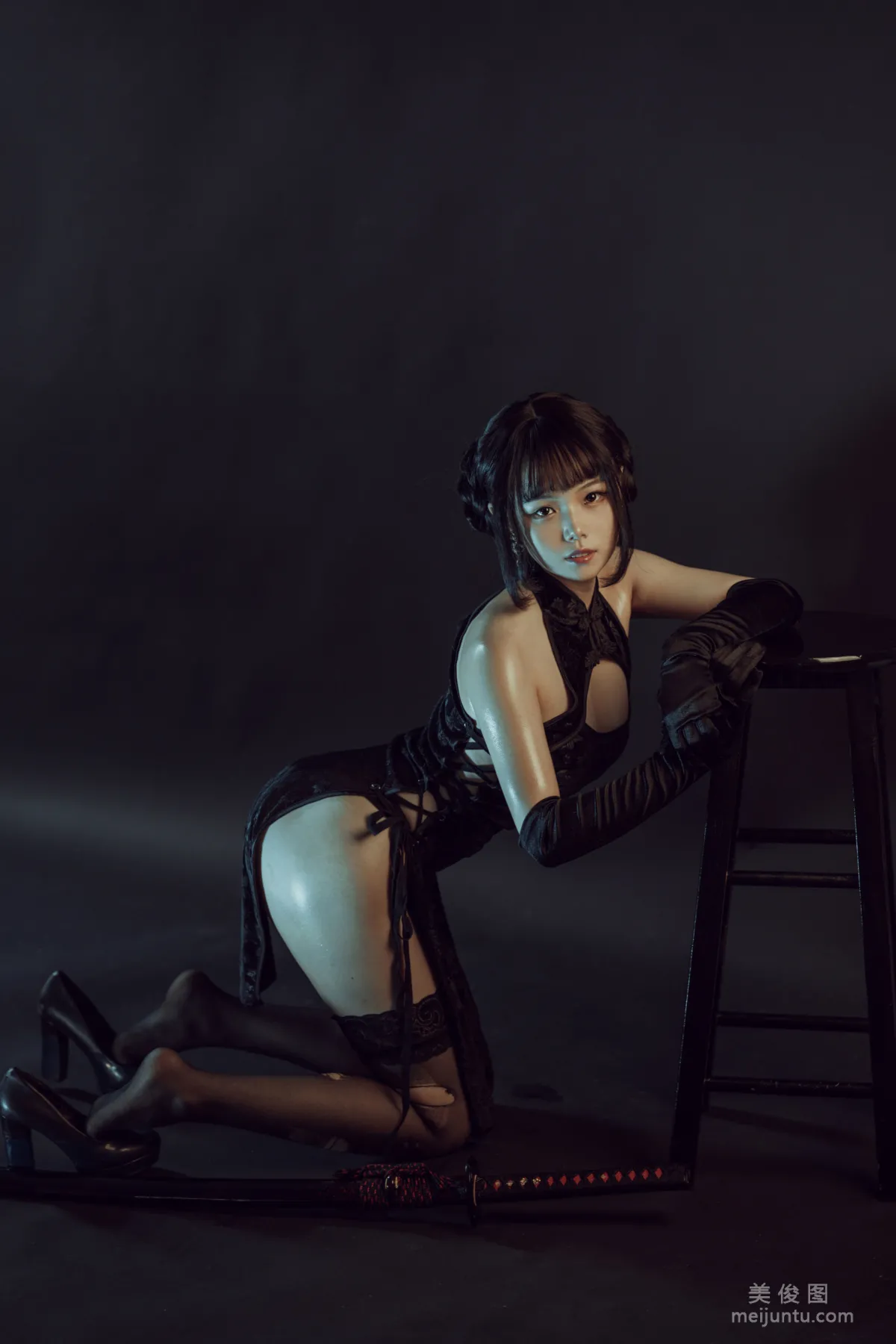 [網紅COSER] 七月喵子 - 黑旗袍 寫真集 14