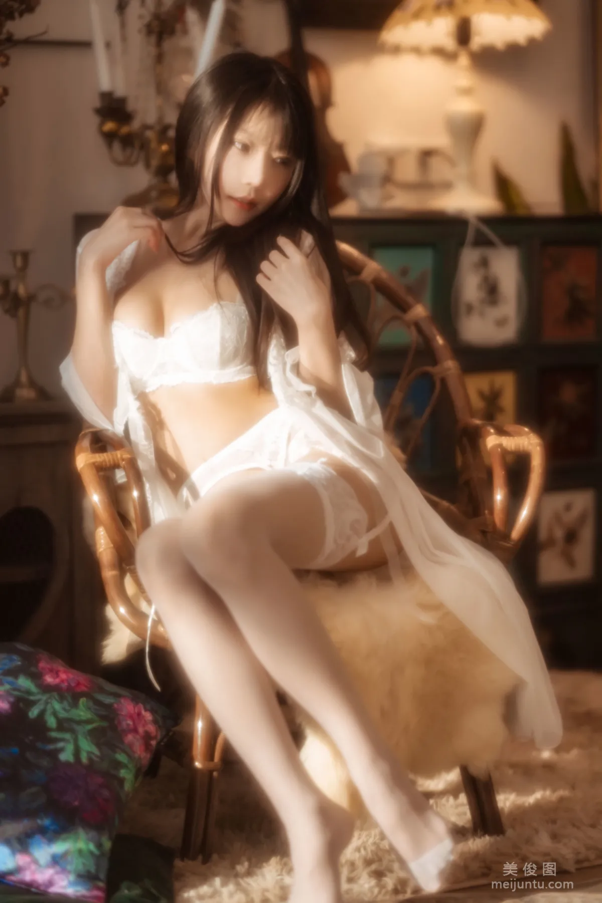 [網紅COSER] 香草喵露露 - 室内白色蕾絲 寫真集 25