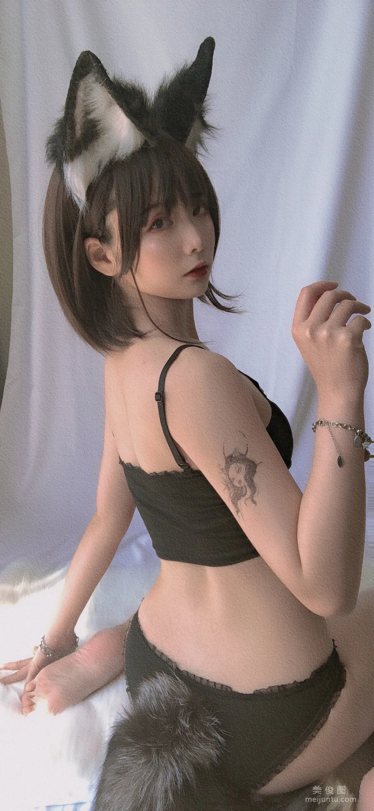 [網紅COSER] 萌妹是青水 - 小狼 寫真集 16