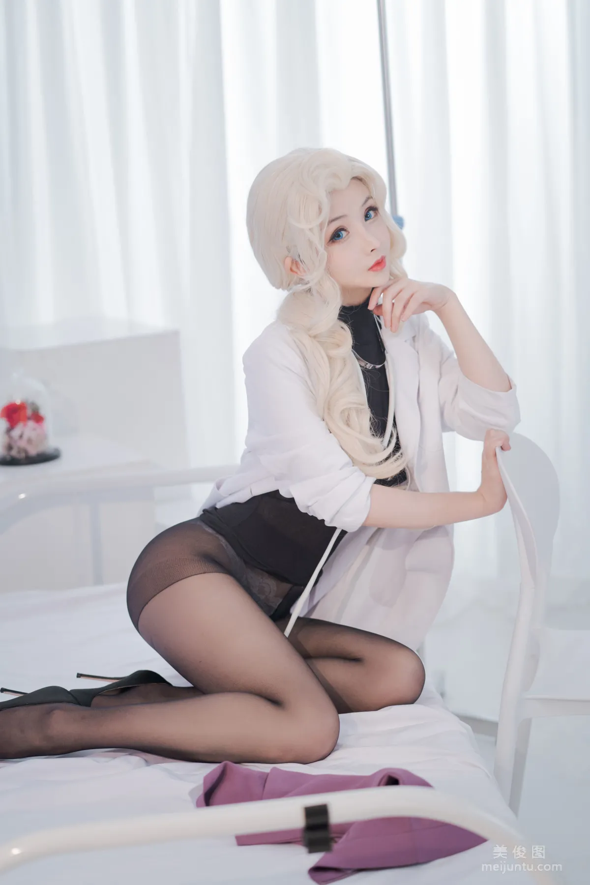[網紅COSER] rioko涼涼子 - 透視裝的校醫大姐姐 32