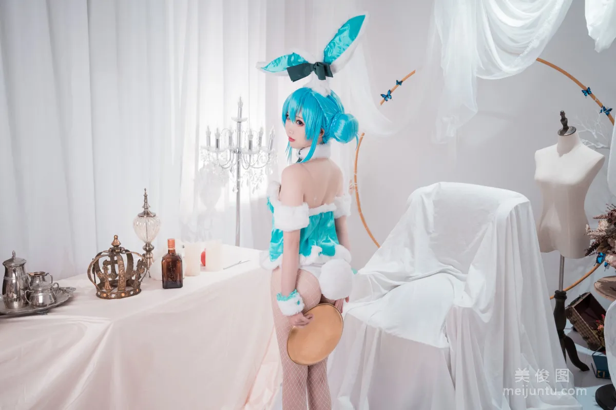 [網紅COSER] 面餅仙兒 - 初音兔女郎 寫真集 16