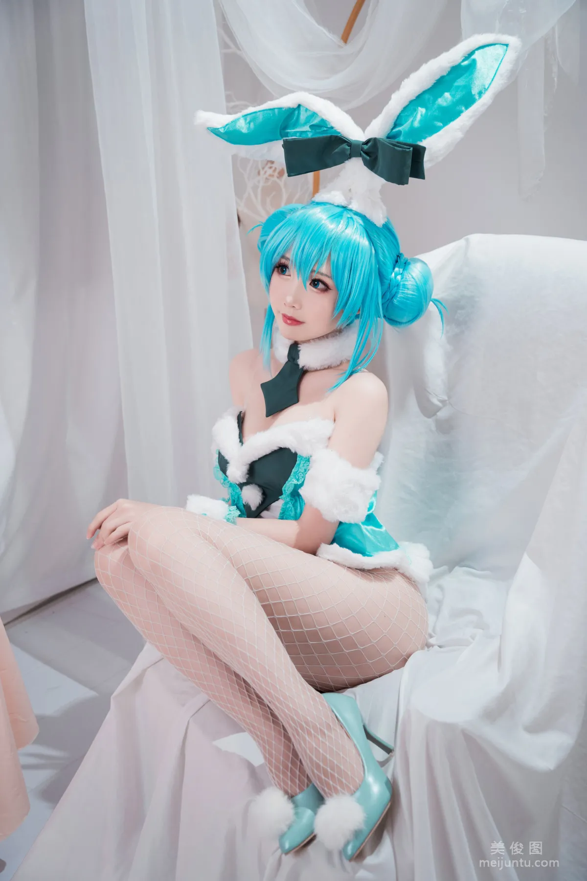 [網紅COSER] 面餅仙兒 - 初音兔女郎 寫真集 14
