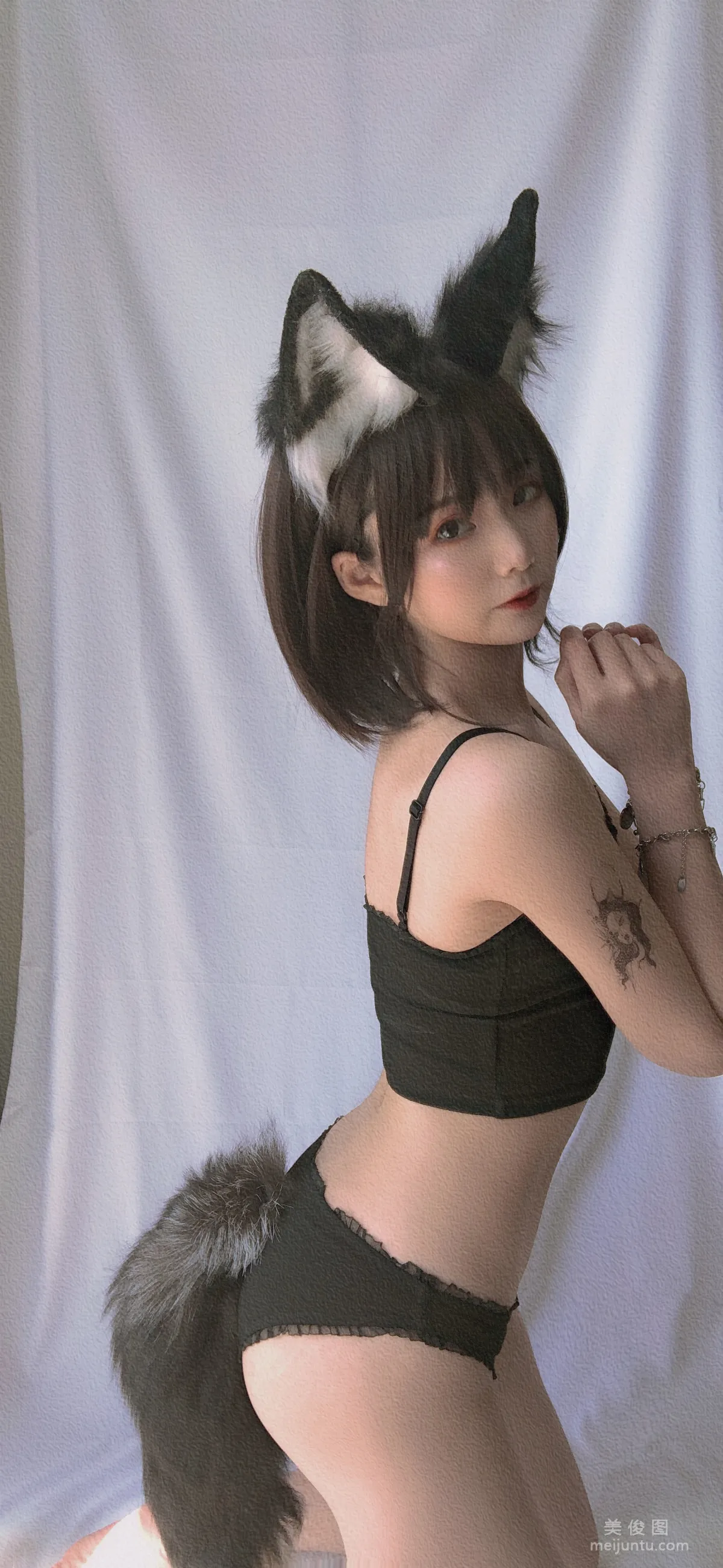 [網紅COSER] 萌妹是青水 - 小狼 寫真集 14